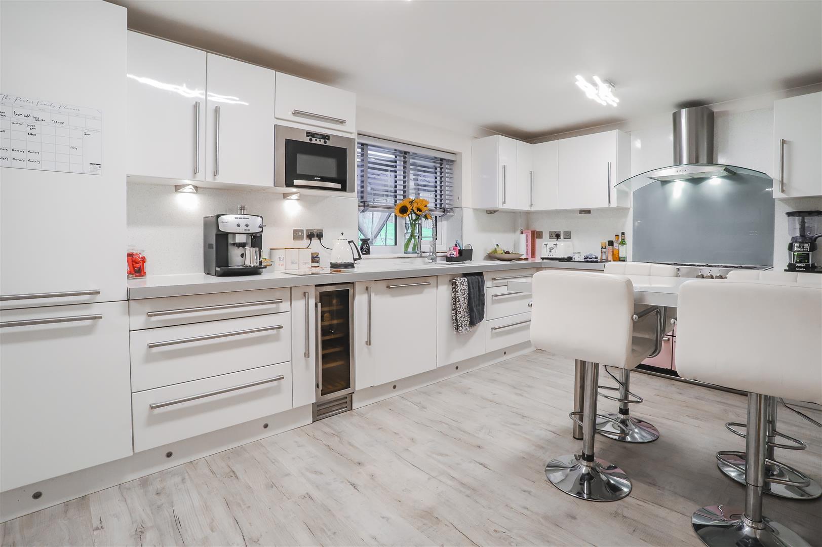 5 Bed Detached House For Sale - Main Image